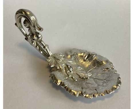 A fine quality frosted silver caddy spoon in the form of a leaf. Birmingham 1850. By George Unite. Approx. 16 grams.