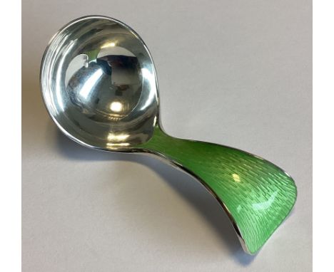 A good quality heavy silver and green enamelled caddy spoon. London 2012. By Jenny Edge. Approx. 37 grams.