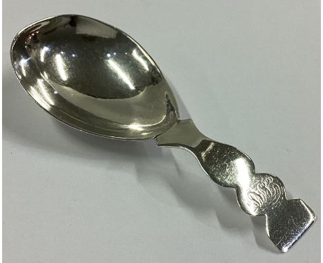 A good plain Georgian silver caddy spoon of shaped form. London 1829. By TJ. Approx. 11 grams.