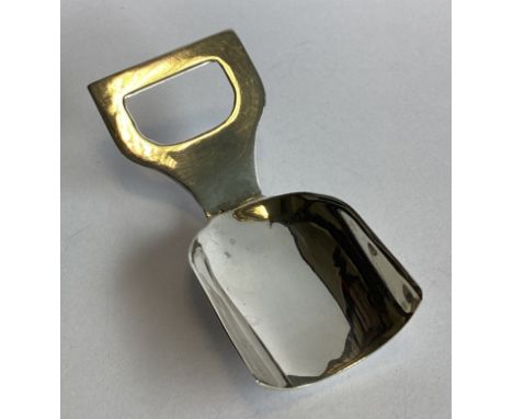 An unusual modern silver caddy scoop of plain form. London 1984. By GH. Approx. 24 grams.