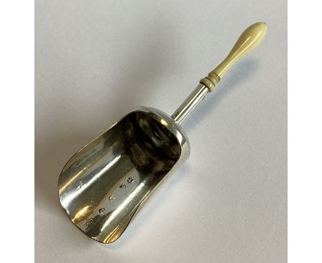 A good Georgian silver caddy scoop with turned handle. Birmingham. By Cocks &amp; Betteridge. Approx. 8 grams.