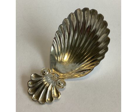 A small Georgian silver caddy spoon of fluted design with shell handle. London 1817. By FP. Approx. 11 grams.