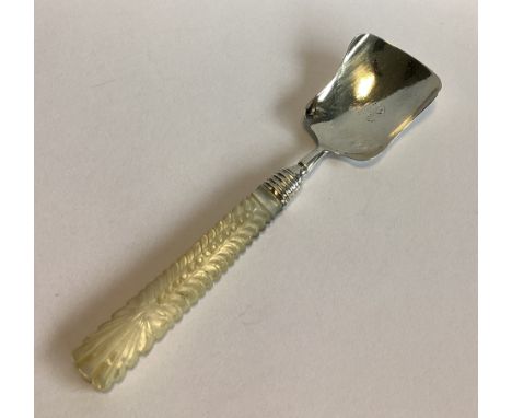 A large silver caddy scoop with tapering MOP handle. Birmingham 1833. By George Unite. Approx. 19 grams.