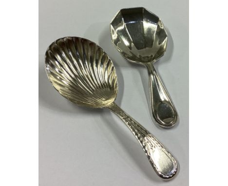 Two modern silver caddy spoons. Various dates and makers. Approx. 24 grams.