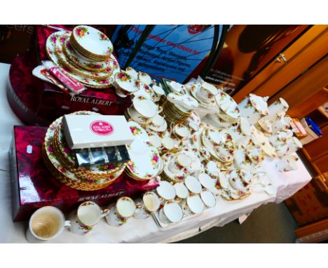 Royal Albert - A very large quantity of Old Country Roses pattern dinner wares, tea wares and similar, approximately 290 piec