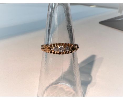 An Edwardian 18 carat hallmarked gold split shank ring with 3 diamonds in raised claw setting, 1.9 gm.&nbsp;&nbsp;Size: K/L