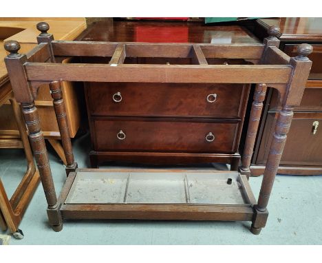 An Edwardian oak 3 division stick stand 