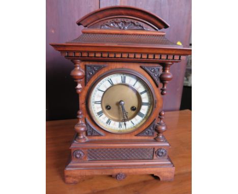 A Late Victorian Oak Cased Mantel Clock, with key 