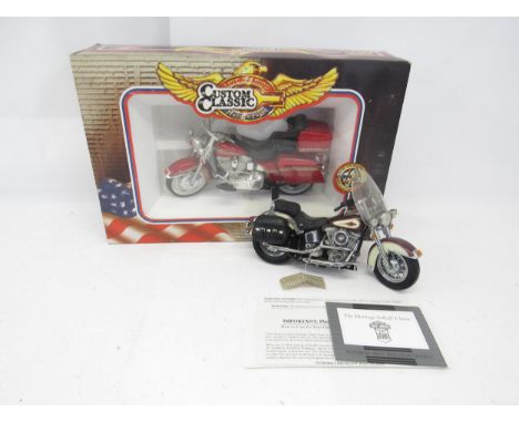 A boxed Guiloy Custom Classic 1:10 scale diecast model American Cruiser motorcycle, together with an unboxed Franklin Mint Ha