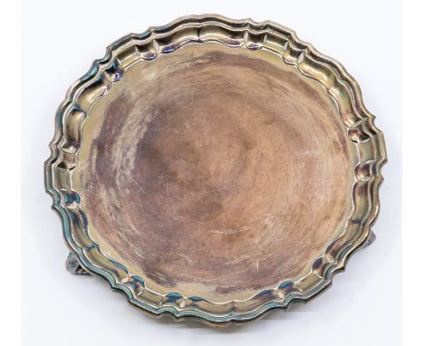 A Georgian style silver card tray, pie crust rim on three scroll feet, by Mappin &amp; Webb, Sheffield, 1969, 6.20 ozt&nbsp;