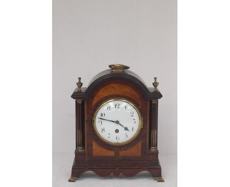Early 20th Century mahogany mantle clock, Arabic numerals and brass fittings