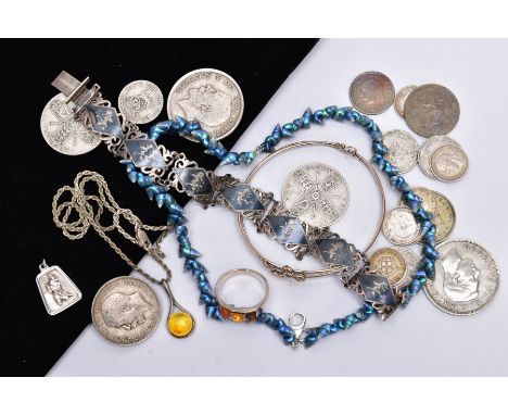 A BAG OF ASSORTED ITEMS, to include a white metal damascene bracelet fitted with an integrated box clasp stamped 'Siam Sterli