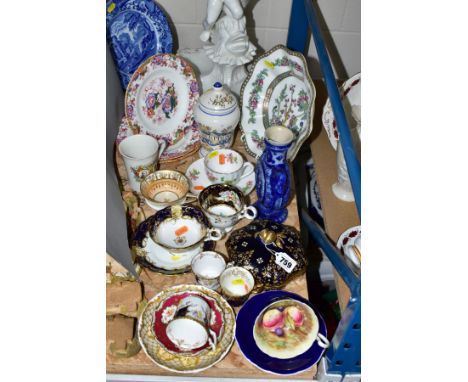 A GROUP OF ASSORTED 19TH AND 20TH CENTURY CERAMICS, including an Aynsley tea cup and saucer, a pair of Coalport coffee cups a