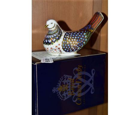 A BOXED LIMITED EDITION ROYAL CROWN DERBY PAPERWEIGHT 'Millennium Dove' No 602/1500 with certificate and gold stopper