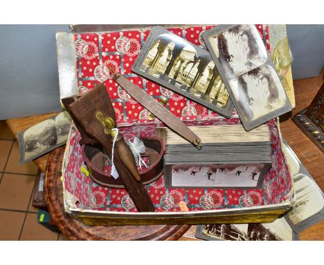 A QUANTITY OF STEREOVIEW CARDS, assorted cards published by Underwood &amp; Underwood and James M Davis, assorted topographic