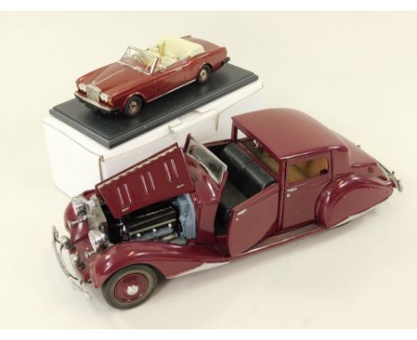 ROLLS-ROYCE MODEL.A Danbury  Mint 1938 Phantom III 1/24 scale model, no box & one other Rolls-Royce model with box.