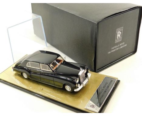 ATC ROLLS-ROYCE MODEL. An ATC 1/43 scale model of a 1963 Phantom V Limousine. Mint with Perspex cover &amp; outer box.