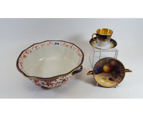 A LATE 19TH/EARLY 20TH CENTURY ROYAL CROWN DERBY "OLD IMARI" PATTERN DOUBLE HANDLED BOWL (ground area to foot rim), 10 ins di