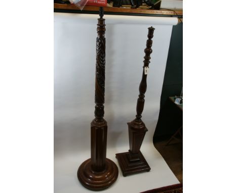AN EDWARDIAN TURNED MAHOGANY STANDARD LAMP on an inlaid tapered base and a mahogany DITTO with floral carved column raised on