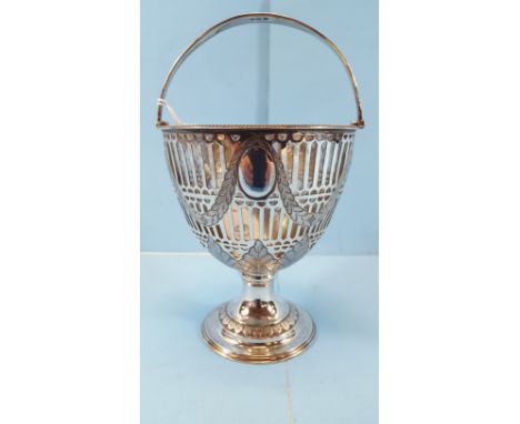 A LATE VICTORIAN SILVER NEO CLASSICAL DESIGN SUGAR BASIN, pierced sides with swing handle, raised on a pedestal foot, maker:-