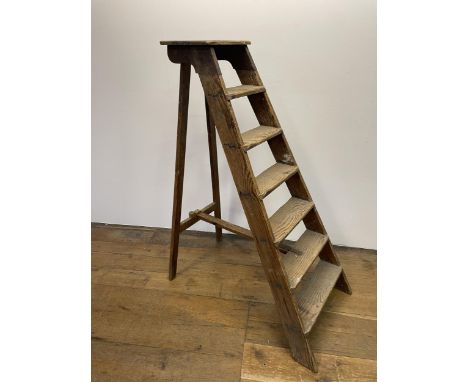 A set of Victorian pine steps/ladder, 150 cm high 