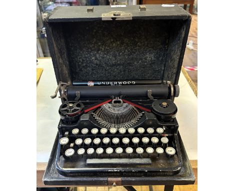 A vintage Underwood typewriter, cased 