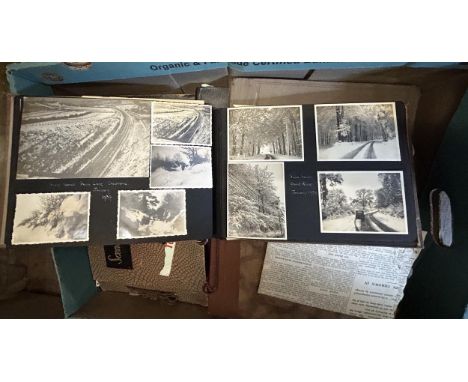 Assorted vintage photograph albums (box) 