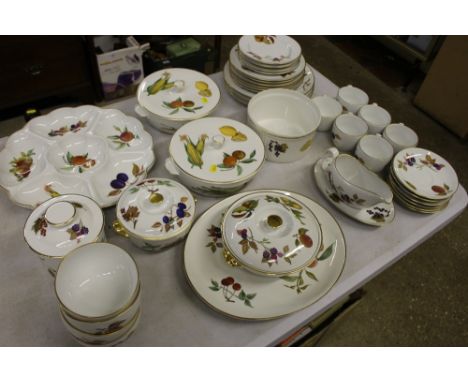 A quantity of Royal Worcester "Evesham" oven to table ware