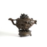 Important bronze incense burner