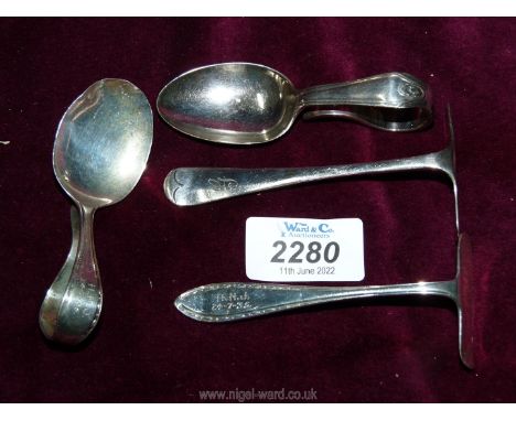 A quantity of silver and plated items including Birmingham child's set of spoon and pusher, 1934 by Arthur Price &amp; Co., e