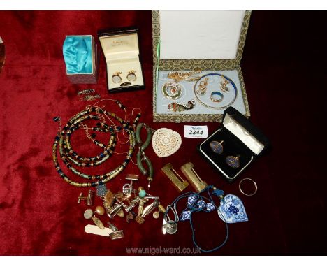 A quantity of oriental jewellery including enamelled ring, bangle, earrings and necklace, blue and white china necklace, join