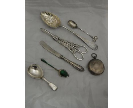 A cased set of six circa 1900 silver gilt and enamel decorated coffee spoons, each with green and white enamelled decoration,