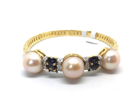 Pearl, diamond and polite bangle, three 13/14mm pinkish button pearls spaced by isolates and diamonds, mounted in a flexible 