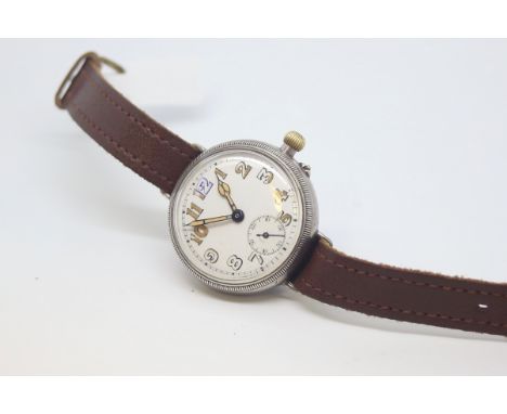 Classic Gentlemen's WW1 military Trench watch, circa 1914s, porcelain dial with luminous Arabic markers, cathedral hands, swe