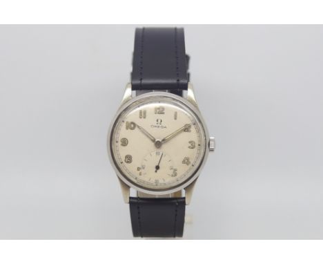 Gentlemen's Omega watch chrome case, circa 1940s, cream dial Arabic numerals, luminous hands and a sweep second hand, 15 jewe