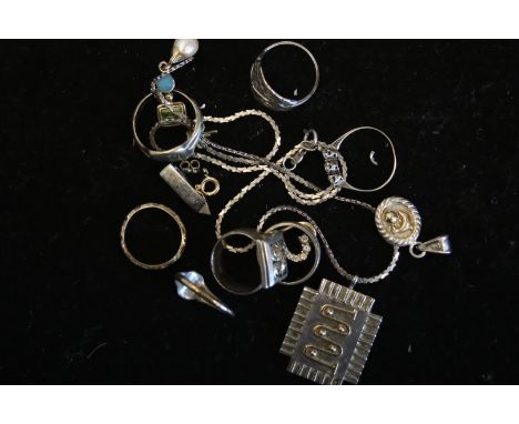 A quantity of mostly silver and gold items, weighing approximately 52g gross