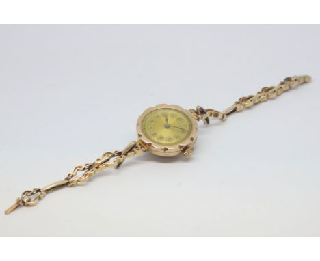 Lady's scalloped circular Art Deco 9ct gold wristwatch on integral fine scroll design sprung bracelet, gilt circular dial ins