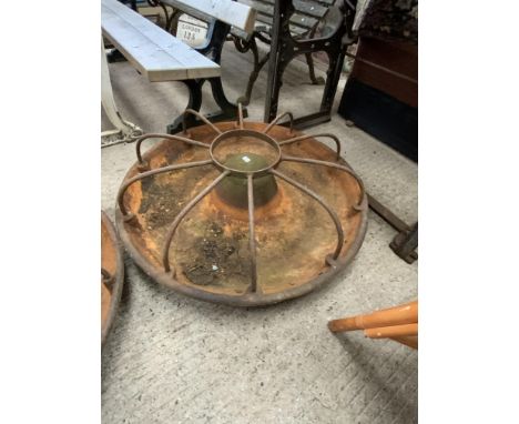 CAST IRON CIRCULAR PIG TROUGH 35"