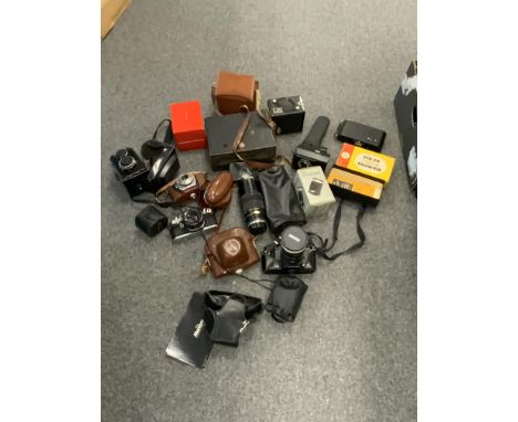 PROJECTOR SCREEN &amp; QTY CAMERAS BIERETTE JUNIOR, AGFA AMBI SILETTE, MAMIYA AND OTHER CAMERAS