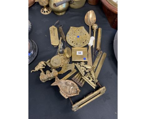 COLLECTION OF BRASS WARE INC. SNUFF BOX, BEARINGS, TRIVET, SALTER SCALES ECT APPROX 20 PIECES