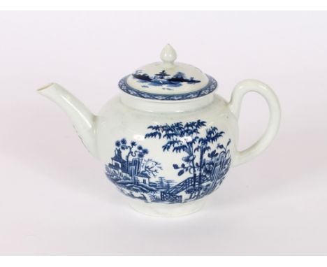 An 18th Century blue and white English porcelain teapot and cover, decorated in the Worcester pattern, unmarked, 14cm high