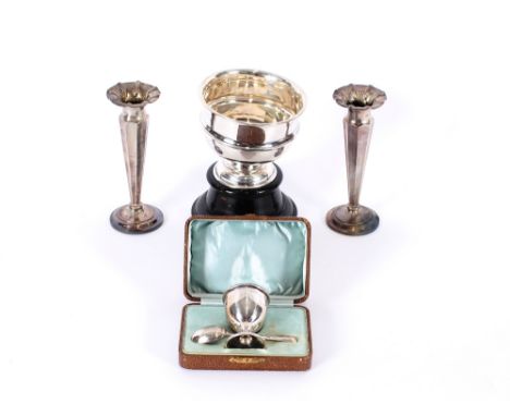 A silver trophy cup, having central raised band, Birmingham 1905, 4ozs.; a pair of Edwardian silver spill vases by Walker & H