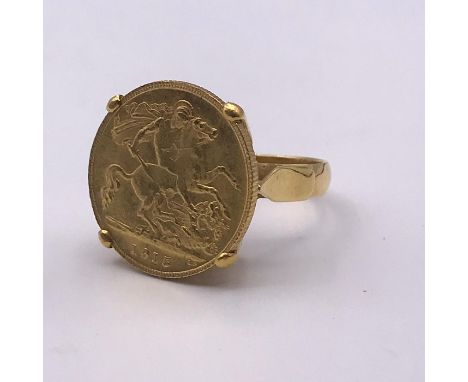 A 1916 Half Sovereign set in a Persian gold ring mount (9.6g) Size L