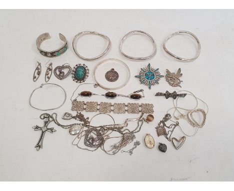 Quantity of silver and silver-coloured jewellery to include bracelet set with tiger's eye, filigree bangle (broken), scarab b