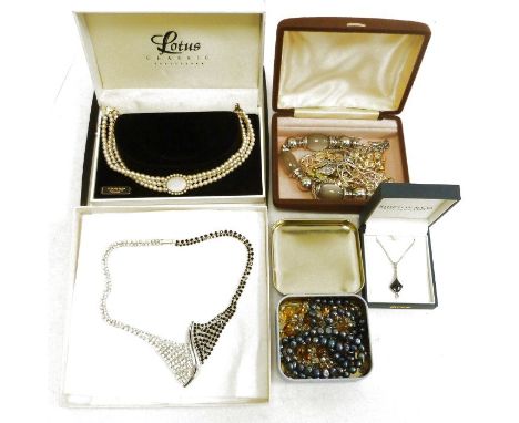 Costume jewellery to include pendant necklace marked 925, pearl necklace, further necklaces, etc (1 box) 