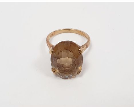 9ct yellow gold ring, claw set with citrine-type quartz, stamped 375