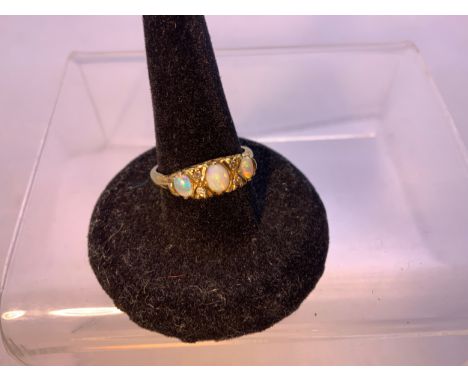 9ct Gold Opal Ring - Size N - 4g 