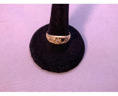 18ct Gold Diamond Gypsy Ring - Size P - 5.5g 