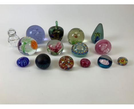 15x Paperweights to include Caithness and Schroders