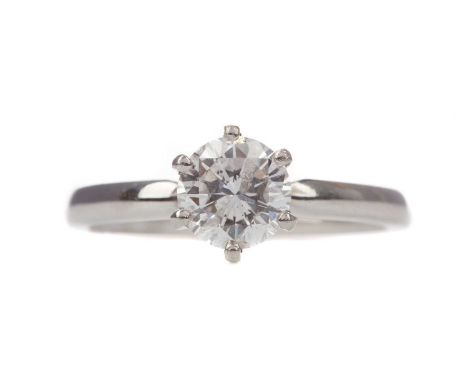 DIAMOND SOLITAIRE RING,the round brilliant cut diamond of approximately 1.00 carat, in platinum, size M, 5.2g Condition repor